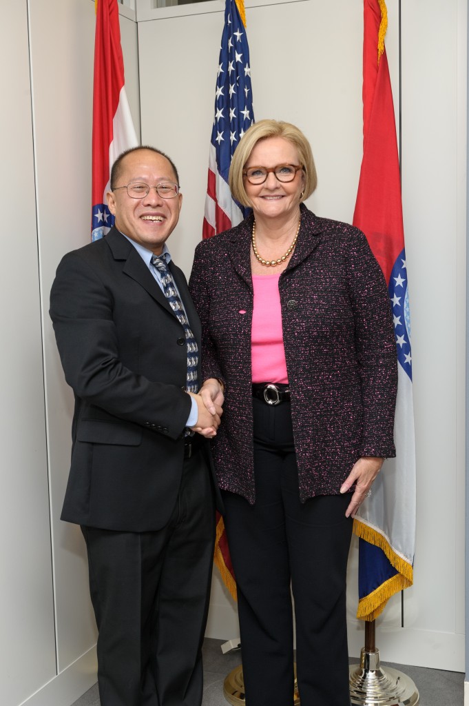 Dr. Dongsheng Duan and Senator McCaskill 10.8.2015